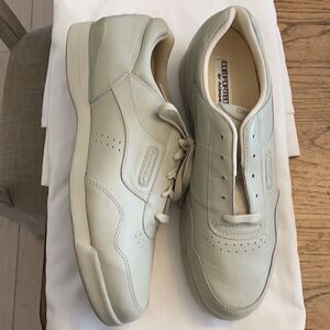 FLORSHEIM DARK CREAM COLORED LEATHER SNEAK…